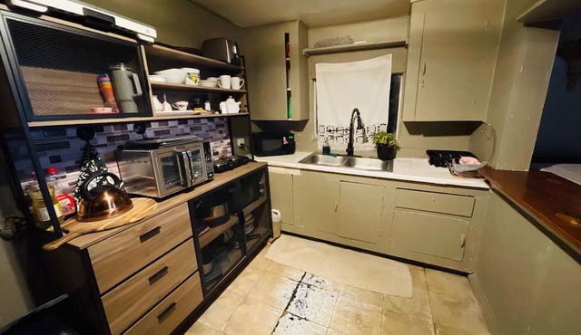 Charming 3-bedroom cottage with WiFi and AC in wonderful Corcoran