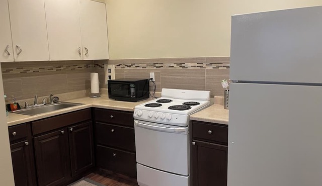 Cozy 1-bedroom apartment. Close to River Walk and Downtown.