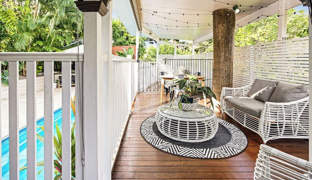 Bardon Beauty Pool with self contained unit downstairs sleeps 6 to 8