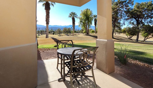 COACHELLA Marriott's Desert Springs Villas Kitchenette, access to resort