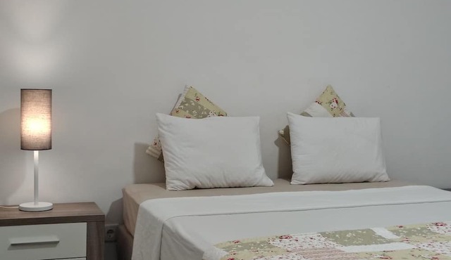 Cozy 1-bedroom apartment in tranquil Portalegre with AC