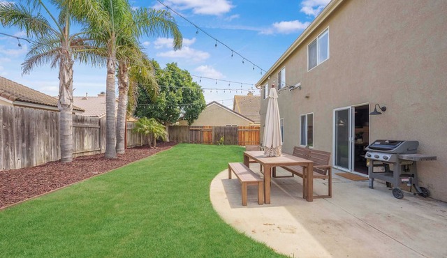 Pet-Friendly 5 bdrm Home w/Gym & Large Backyard