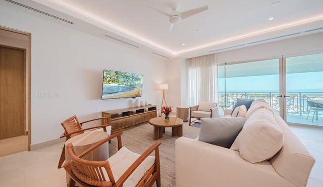Experience expansive luxury at our Gran Costa Villas!