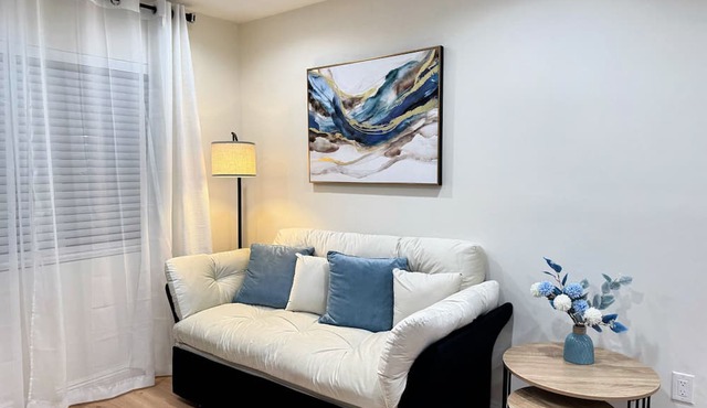Chic studio with AC/WiFi and Garden in marvelous West Covina