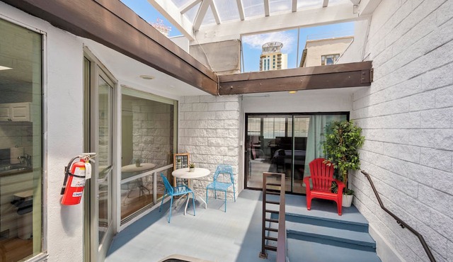 Bright Remodeled 2 queen beds Studio Close Little Italy