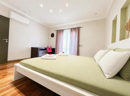 Villa Topázio - 4 Bedrooms, Private Pool, Jacuzzi, Airco & Sea Views!