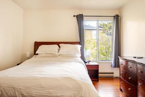 Modern One Bedroom Unit, Sofa Bed, Adjustable Queen Bed, 75 Inch Smart TV and Indoor Secure Parking