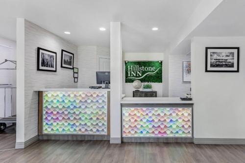 Hillstone Inn 