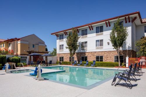 Holiday Inn Express Turlock Ihg Hotel 