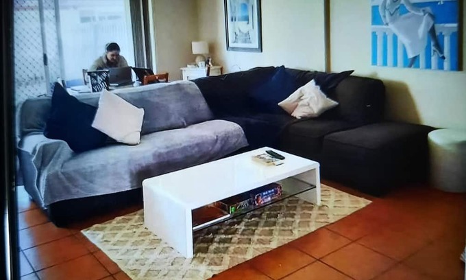 Pacific Pines House | 2 bedroomed town house in Gold Coast,close to theme parks !
